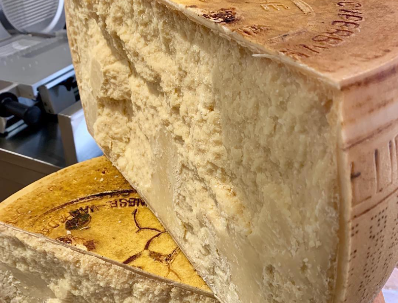 Allt man ska veta om Parmesan (Parmigiano Reggiano)